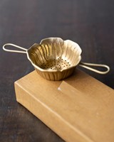 Penjualan Terbaik Buatan Tangan Kuningan Bentuk Bunga Pegangan Ganda Saringan Teh untuk Teh dan Kopi