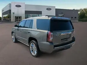 GMC Yukon Denali SUV 2017 con Volante a la Izquierda, Asientos de Cuero y Neumáticos R19 - Product Image 3