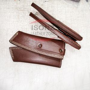 Gaine en cuir durable pour couteaux de chasse Damas de chef Support de boîtier OEM personnalisable - Product Image 1