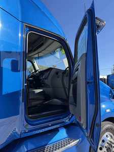 Camion semi-remorque T680 2021 d'occasion en excellent état - Cabine surélevée 400 CV, boîte automatique 12 vitesses, livraison gratuite dans le monde entier - Product Image 4