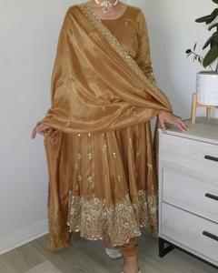 Attrayant à la mode dernière conception prête à porter entièrement cousue robe Barbari soie lourde broderie robe et bas Dupatta - Product Image 2