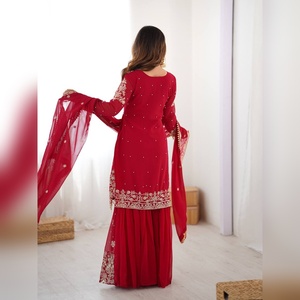 Ensemble sharara salwar kameez en georgette élégante avec un haut et un sharara en georgette ornés de broderies lourdes et un dupatta assorti pour les sorties décontractées - Product Image 4