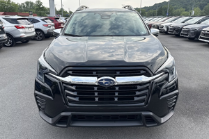 Subaru Ascent Limited SUV 2023 d'occasion avec toit ouvrant et navigation, en alliage d'aluminium durable de qualité industrielle, facile à utiliser - Product Image 1