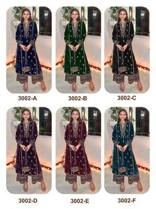 Costume semi-cousu en velours de qualité supérieure avec broderie, travail de séquence et de zari de 3 mm, parfait pour la collection de costumes pakistanais - Product Image 6