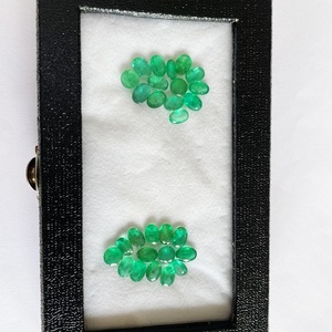 Boucles d'oreilles émeraude exceptionnelles à haute brillance Belles pierres précieuses de qualité AAA vertes naturelles pour la fabrication de bijoux avec certificat IGI - Product Image 1