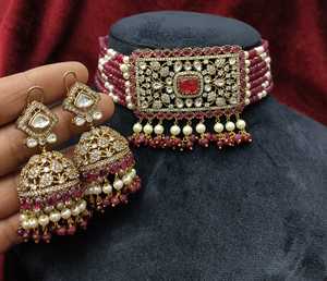 Ensemble de boucles d'oreilles élégantes en laiton plaqué or mat Polki Kundan bijoux tendance pour fêtes mariages et anniversaires - Product Image 1