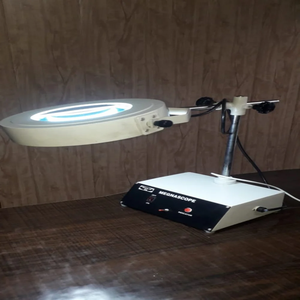 Brass and Acrylic Bench Magnifier <b>Optically</b> Effective Glasses Type for Wood Repairing - Product Image 4