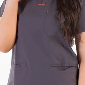 Top des tendances sur mesure OEM haute qualité meilleur classement Scrubs chemises avec des couleurs et des tailles personnalisées - Product Image 4