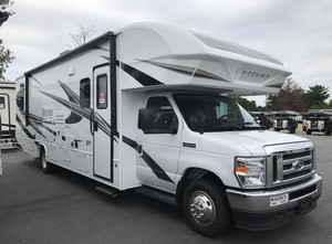 รถบ้านมือสอง โอดิสซีย์ 30Z รุ่นปี 2023 ยี่ห้อ ENTEGRA COACH มาตรฐานไอเสียยูโร 5 รองรับผู้โดยสาร 4-6 คน พร้อมเตาไมโครเวฟ พื้นอะคริลิคสีขาว - Product Image 6