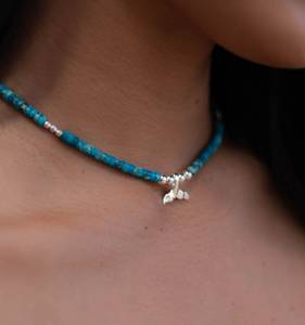 Collar de jaspe azul con diseño de cola de ballena, plata de ley 925, minimalista, hecho a mano, regalo para ella, idea de joyería, pieza bohemia, llamativa. - Product Image 1