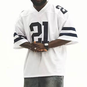 Maillot de football américain avec impression de sublimation complète et col en V pour un usage professionnel Maillot de football américain de coupe personnalisée - Product Image 3