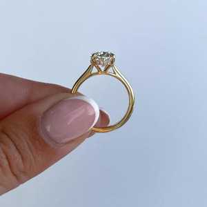 Bague de fiançailles ovale 2,60 carats en diamant de laboratoire, halo caché, style cathédrale, couleur EF, clarté VS, or 10k/14k/18k/platine, IGI - Product Image 4