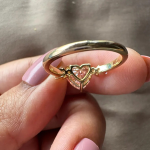 แหวนแต่งงานเพชรทรงหัวใจสีชมพูแฟนซีและทรงกลมสีขาว น้ำหนัก 2.24 กะรัต เพชรเลี้ยงในห้องปฏิบัติการ ความใส VS  ทอง 14K  รับรองโดย IGI - Product Image 4