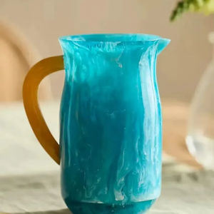 Pichet à eau en résine époxy artisanale de qualité supérieure, carafe élégante pour la décoration de la salle à manger moderne, cadeau - Product Image 1