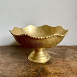 Exquisito cuenco de servicio de latón Premium hecho a mano para agregar encanto a cenas formales y reuniones familiares casuales - Product Image 5