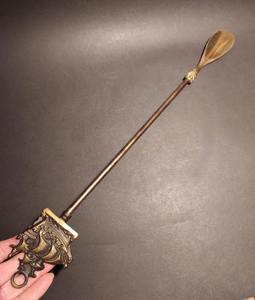 Chausse-pieds en bois long avec poignée en forme de bateau, finition polie, style élégant et ergonomique, parfait pour les amateurs de la mer et pour un usage cadeau - Product Image 2