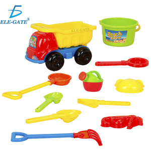 Set da Spiaggia in Plastica da 11 Pezzi per Bambini, Giocattoli Estivi da Esterno a Forma di Camion - Product Image 4