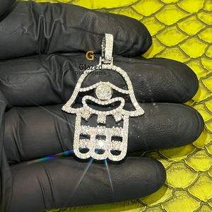 Pendentif Hamsa glacé de style Hip Hop en argent sterling 925 avec diamants ronds de Moissanite taille brillant pour les fêtes - Product Image 2