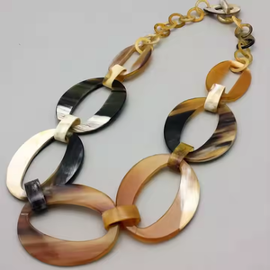 Collar de cuerno tallado artesanal martillado más vendido, joyería hecha a mano exquisita disponible por artesanía de media luna - Product Image 3