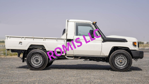 First Owner 2025 Toy-ota Land Crui-ser 79 Pickup 5-door 5-seater SUV 8 Cylinder 4.2L Diesel Manual Used Car LHD Dark Fabric - Product Image 4