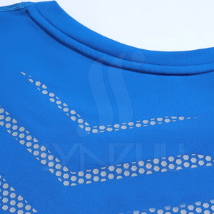 Camisas de compresión ajustadas ligeras de alta calidad para hombres Estampado de color sólido Poliéster transpirable Tallas grandes Entrenamiento de punto - Product Image 2