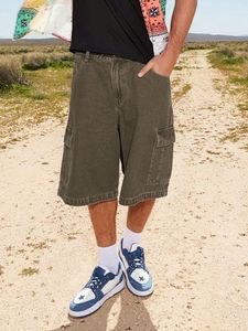 Pantalones cortos de mezclilla de tendencia para hombres, desde estilos casuales hasta festivales, se adapta a las marcas, las mejores formas de estilizar pantalones cortos de mezclilla para hombres en 2024 - Product Image 3