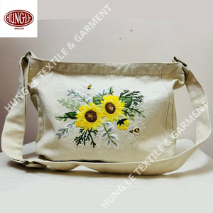 กระเป๋าสะพายไหล่ปักลายดอกไม้สำหรับโอกาสทางการสไตล์วินเทจ - Product Image 1