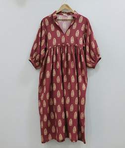 Robe midi rose à imprimé floral fait main |   Robe en coton respirant formelle |   Robes simples à taille naturelle pour femmes - Product Image 4