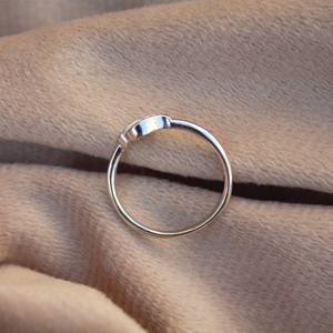 Anillo fino minimalista clásico de Plata de Ley 925 con Zirconia cúbica, anillo de aniversario fino hecho a mano para mujer - Product Image 3