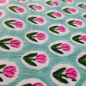 Tissu en coton imprimé à la main Sanganeri, bleu clair à motifs floraux, écologique, pour la décoration intérieure et la tapisserie - Product Image 3