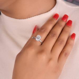 3,03 Ct Cojín Corte Moissanite Anillo de compromiso Cojín alargado con ajuste de Halo oculto en amarillo o oro rosa - Product Image 1