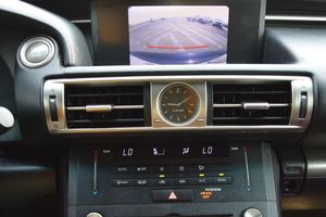 2015 Lexus เป็นรถ250ซีดานเกียร์ธรรมดาอัตโนมัติมือซ้ายขับด้วยมือเครื่องยนต์เทอร์โบภายในหนังเบา R16รถเบนซินมือสอง - Product Image 3