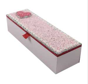 Boîte cadeau en forme de cœur avec perles de luxe |   Boîte à souvenirs décorative en velours/tissu |   Emballage de bijoux pour la Saint-Valentin - Product Image 4