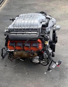Nuevo Motor HEMI 6.0L V8 Supercargado de Diseño Robusto, Refrigerado por Agua, Arranque Eléctrico, Alto Rendimiento para Mejora de Autos de Carreras - Product Image 1
