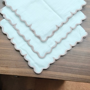 Servilleta de mesa reutilizable de algodón afelpado con borde festoneado para celebraciones gastronómicas - Product Image 3