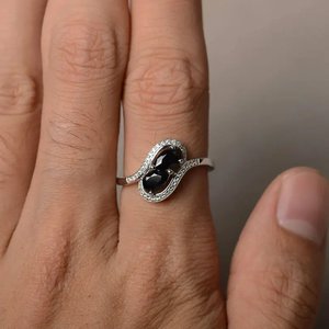 Anillo de Ónice Negro, Corte Pera, Plata de Ley 925 Maciza, 2 Piedras, Diseño Único, Anillo de Compromiso, Boda, Aniversario, Fiesta para Mujer - Product Image 2