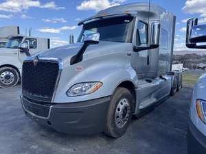 Camion benne International 2012-2017 neuf/occasion, cabine couchette, moteur diesel 10 cylindres, caméra arrière 360°, écran tactile, 6x4, conduite à gauche - Product Image 3