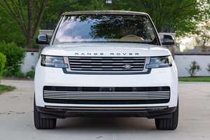 2022 P530 SV LWB, Motor V8 Turboalimentado de 523 hp, Tracción en las Cuatro Ruedas, Equipamiento de Alta Gama, Sin Modificaciones - Product Image 2