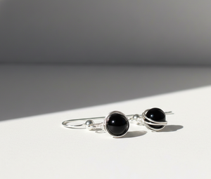 Pendientes de Plata de Ley 925 Chapados en Oro de 18K con Bola de Ónix Negro y Diamantes para Mujer, Ideales para Bodas o como Regalo - Product Image 2