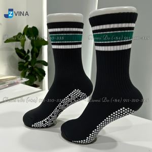 Chaussettes de sport à logo personnalisé en gros, chaussettes à rayures, longueur mi-mollet, coton doux pour le Pilates, le yoga, la barre, le réformateur, l'entraînement, usine au Vietnam - Product Image 2