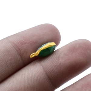 Dije de Gema Esmeralda Ovalada Facetada Teñida, Chapado en Oro, con un Solo Anillo (8x10mm), Joyería - Product Image 3