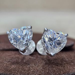 Boucles d'oreilles minimalistes en argent sterling 925 avec pierre précieuse moissanite de couleur VVSD originale, bijoux pour femmes, fabrication artisanale - Product Image 4