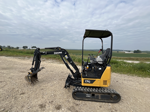 Nouvelle mini-excavatrice John Deere 26G 17 puissante, équipement sur chenilles pour travaux agricoles, aménagement paysager, creusement de fossés et travaux de construction. - Product Image 2