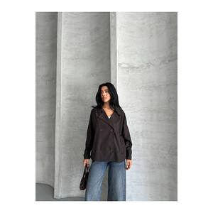 Trench Crop da donna con bracciale alla moda Crop Design e polsino per un Look elegante - Product Image 3