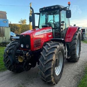 Tractor Premium Massey Ferguson completo con accesorios ahora a la venta en todo el mundo - Product Image 1