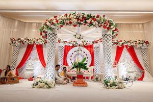Increíble Mandap de Fibra Artística para Bodas, Mandap de Diseño para Eventos de Boda, Mandap con Pilares Gemelos para Bodas Gujarati en el Reino Unido, Venta en Chicago, EE. UU. - Product Image 6