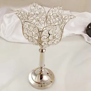 Bougeoirs élégants en cristal avec couvercle en verre et perles parfaits pour la table basse et la décoration intérieure. - Product Image 3