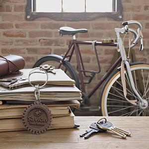 Porte-clés en caoutchouc PVC de style vintage de 2 pouces Cadeau d'entreprise et article d'événement promotionnel - Product Image 6