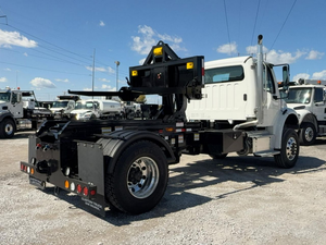 LISTO PARA CONDUCIR - NUEVO FREIGHTLINER M2106 4X2 GALBREATH SLCH-93 2025 CON CONTENEDOR Y MANIPULADOR - Product Image 4