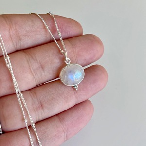 Collier pendentif ovale en pierre de lune bleue, fait main, en argent sterling 925 véritable, idéal pour la superposition, cadeau de fêtes, éclat naturel - Product Image 2